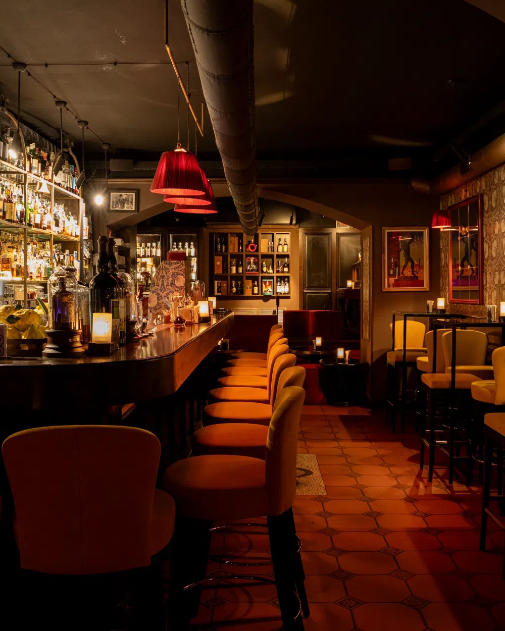 Naples After Dark: Where the City's Energy Shifts, Not Fades
