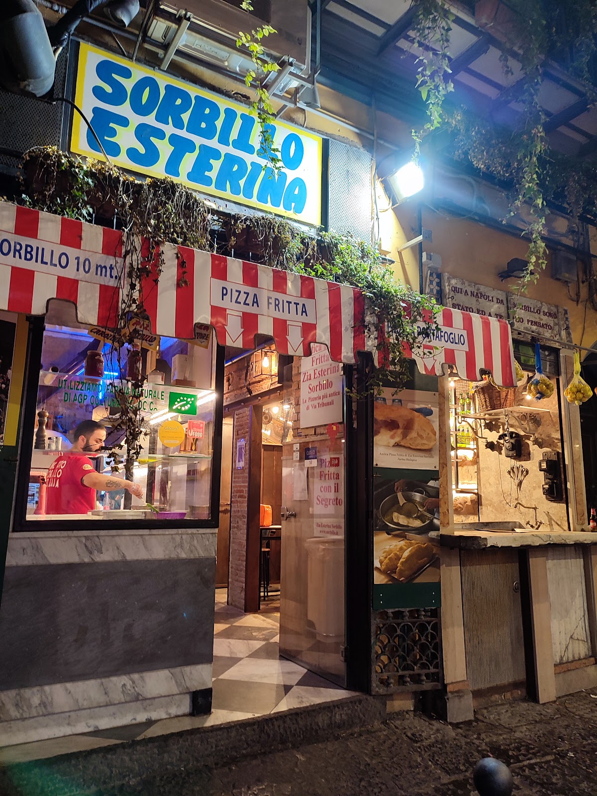 Antica Pizza Fritta da Zia Esterina Sorbillo, Naples