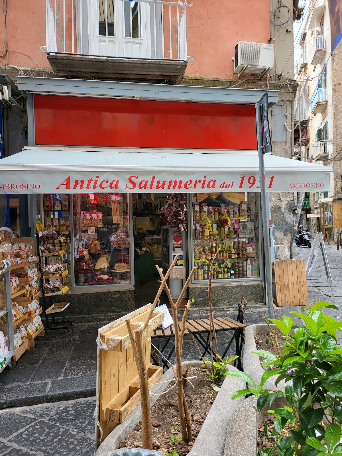 Pescheria Azzurra, Naples